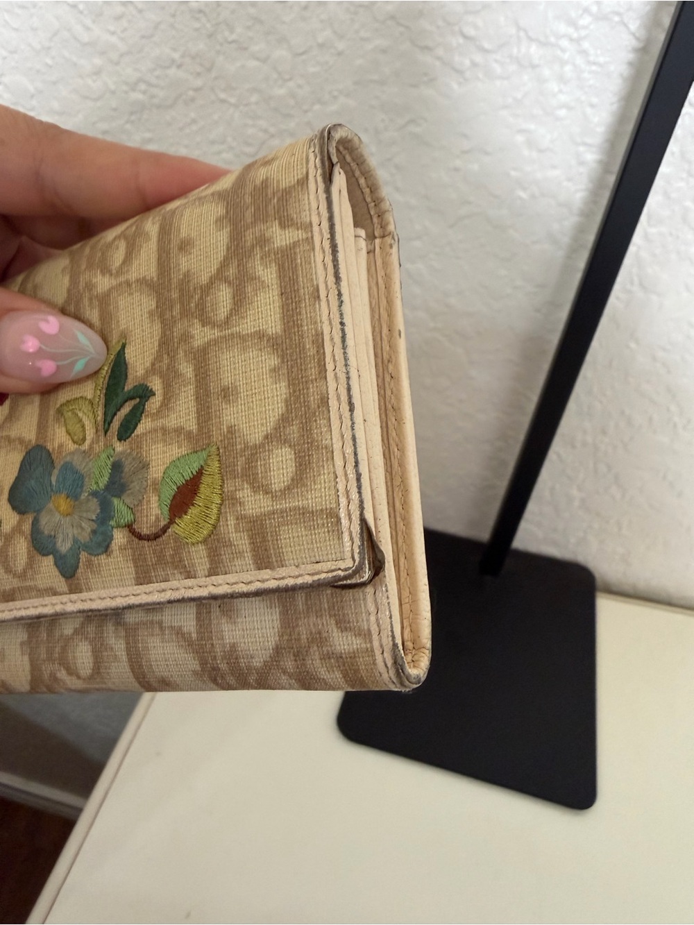 Dior Floral Embroidered Wallet - Picture 7 of 8